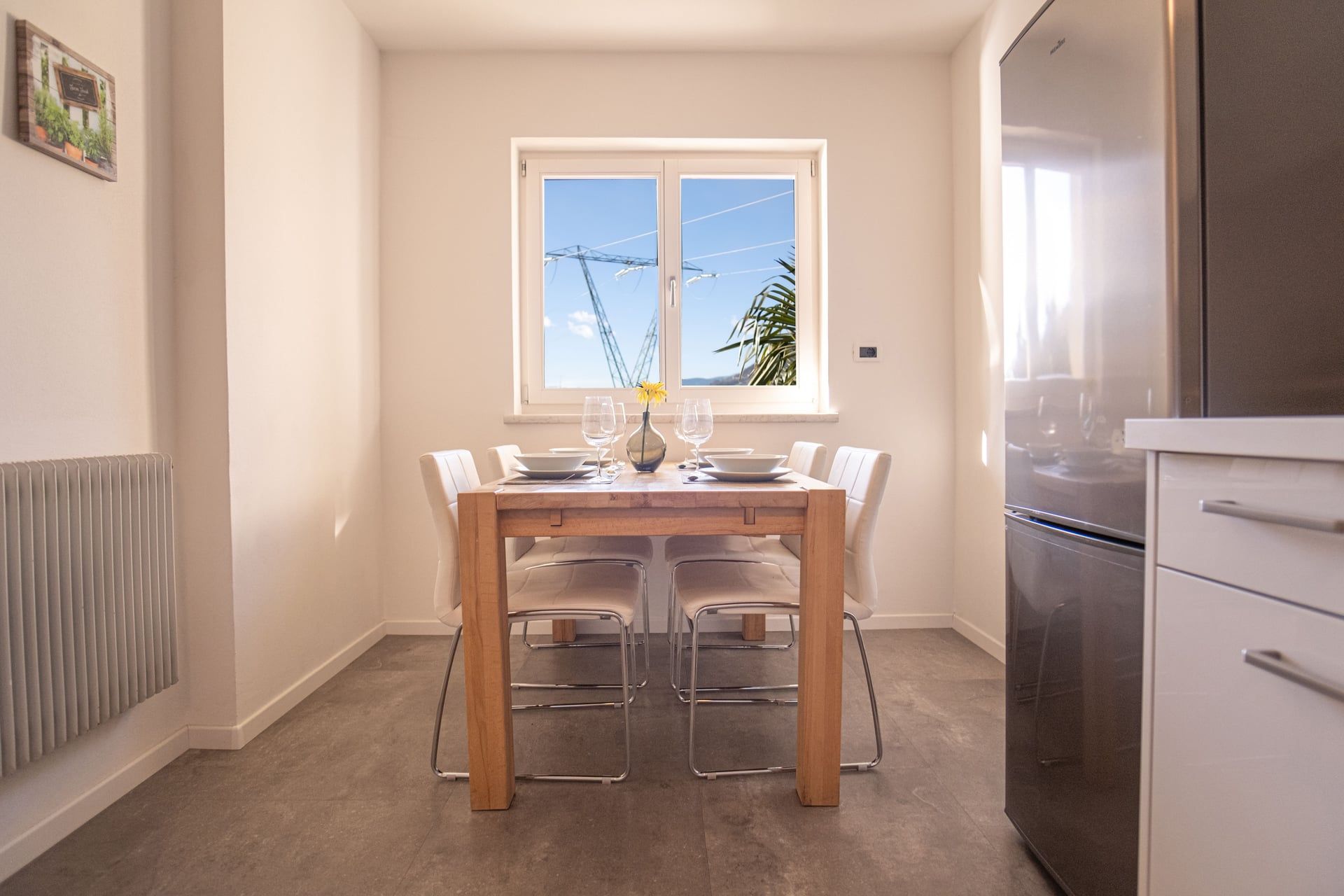 Apartment Orange - Dining Area