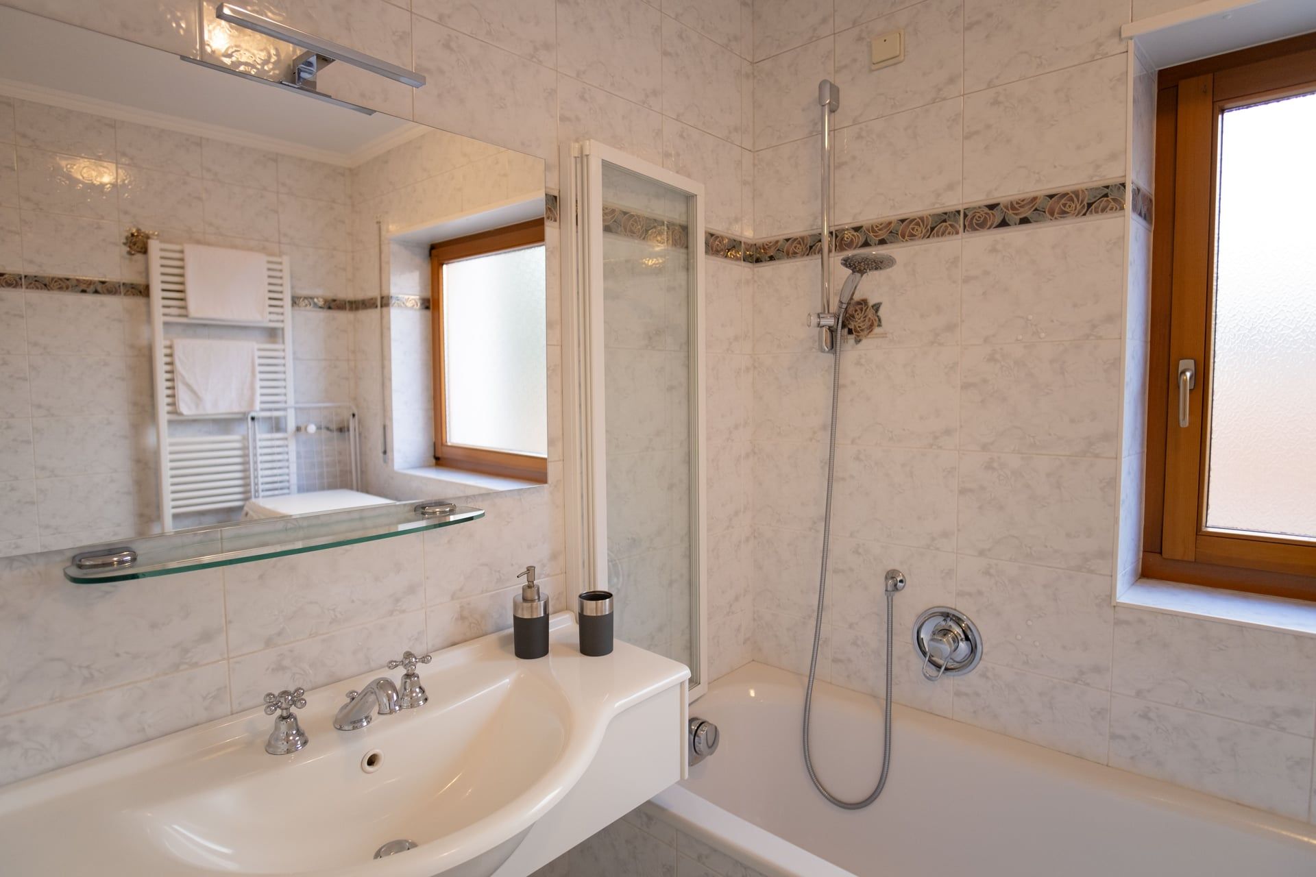 Apartment Yellow - Bathroom