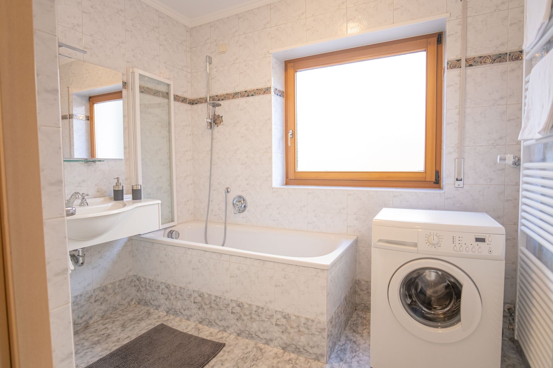 Apartment Yellow - Bathroom