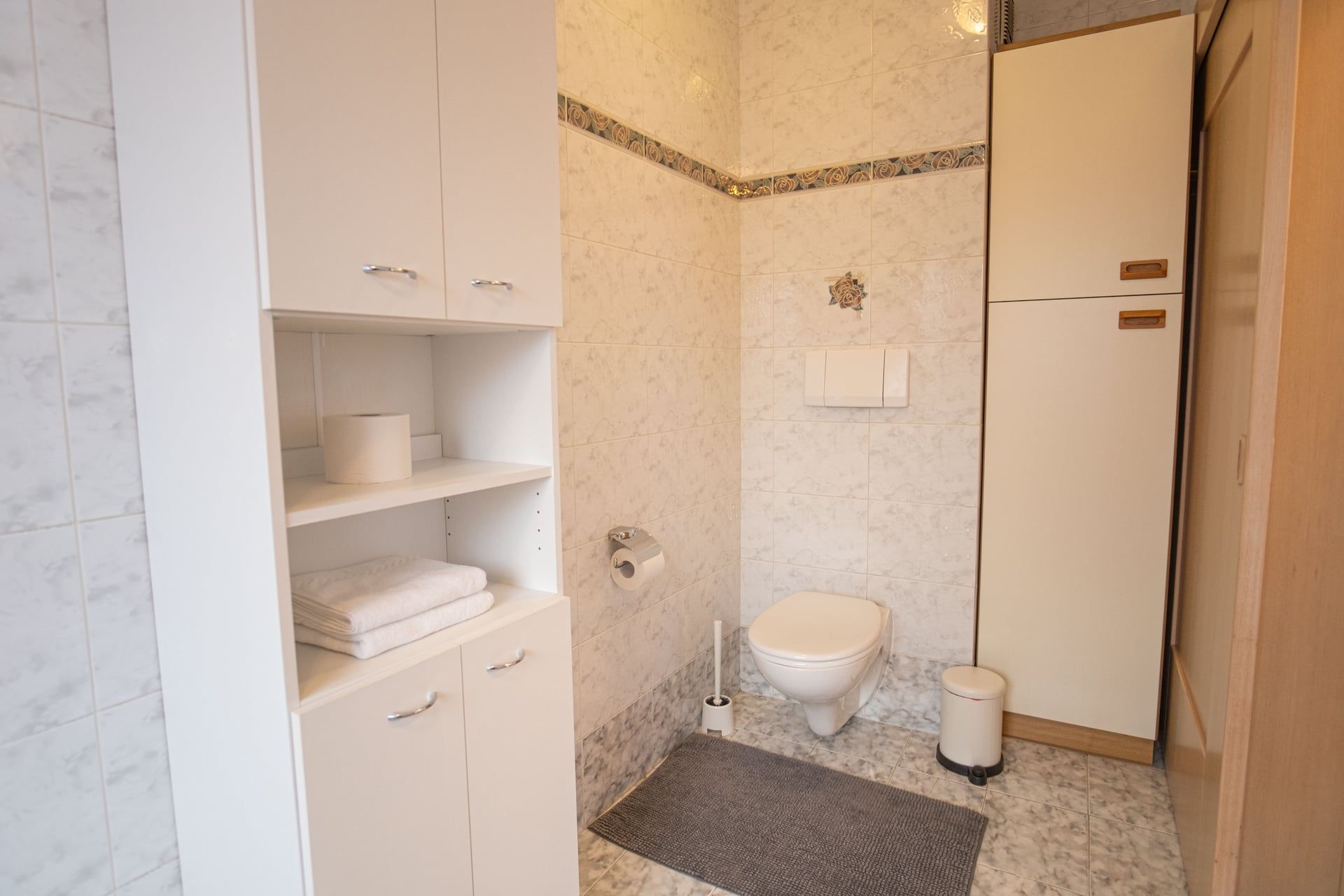 Apartment Yellow - Bathroom