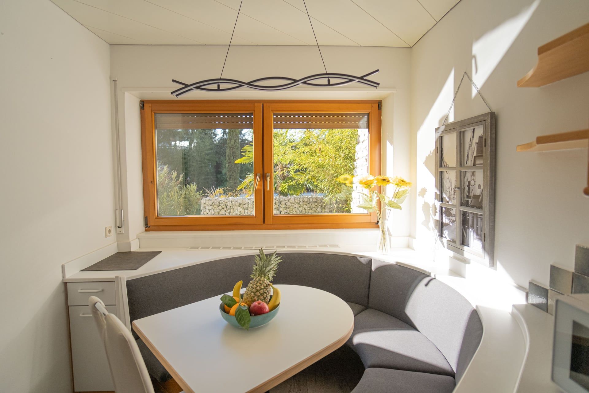 Apartment Yellow - Dining Area