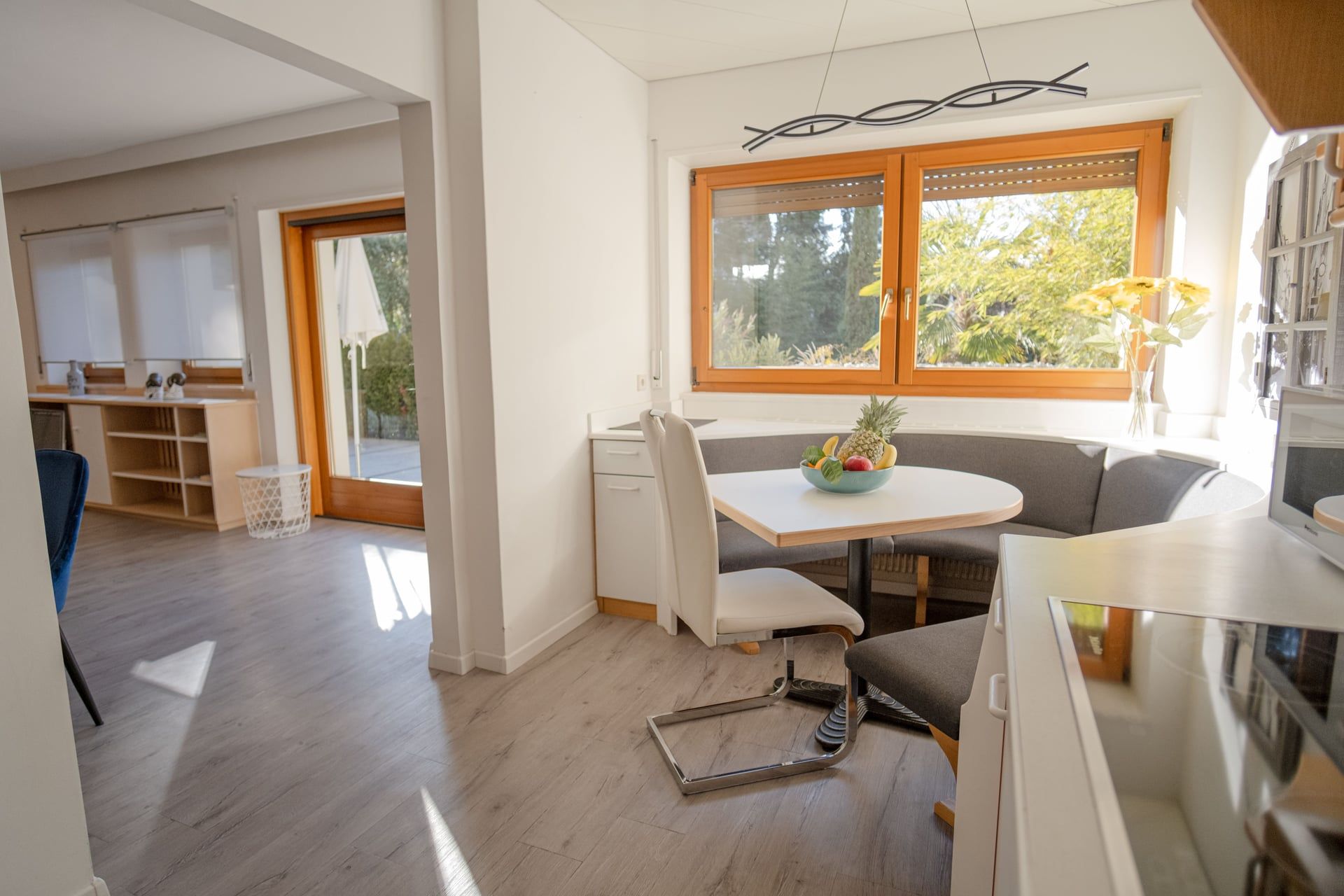 Apartment Yellow - Dining Area