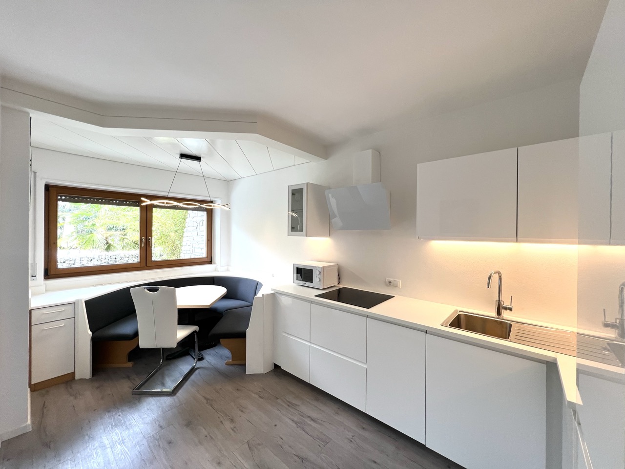 Apartment Yellow - Kitchen