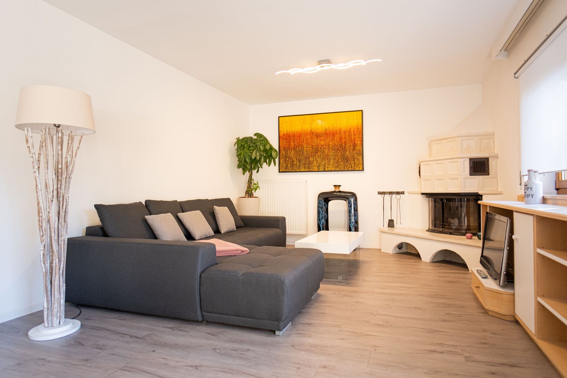 Apartment Yellow - Living Room