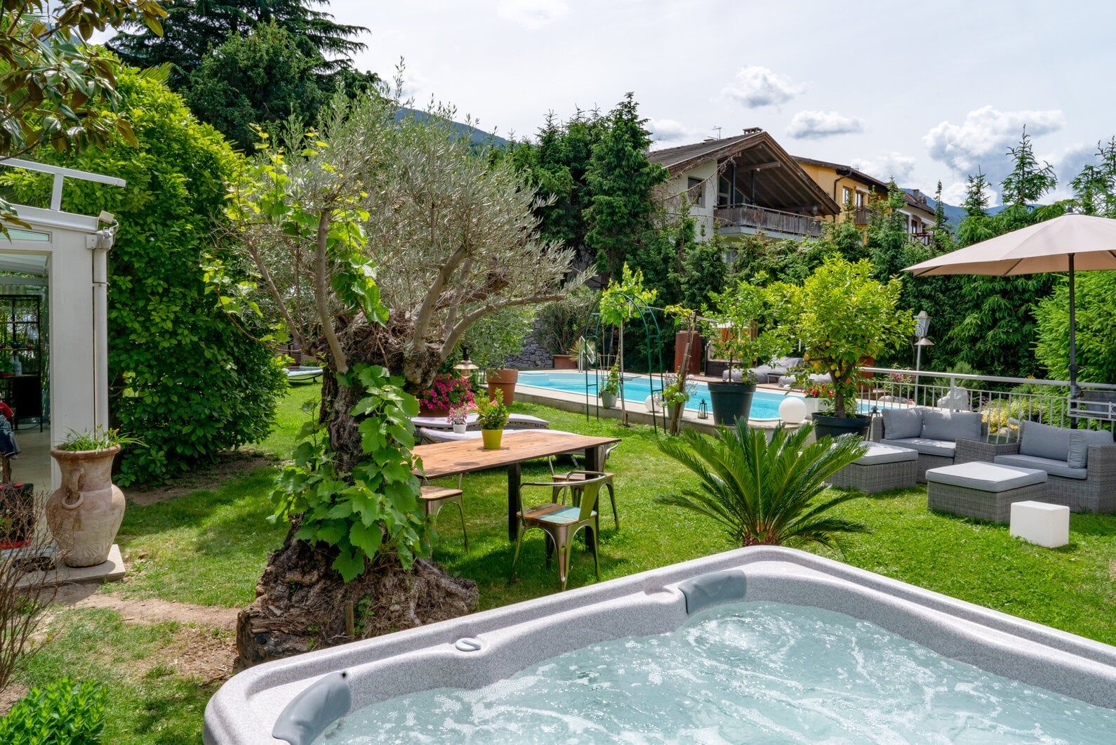 Hot tub at A&A Apartments